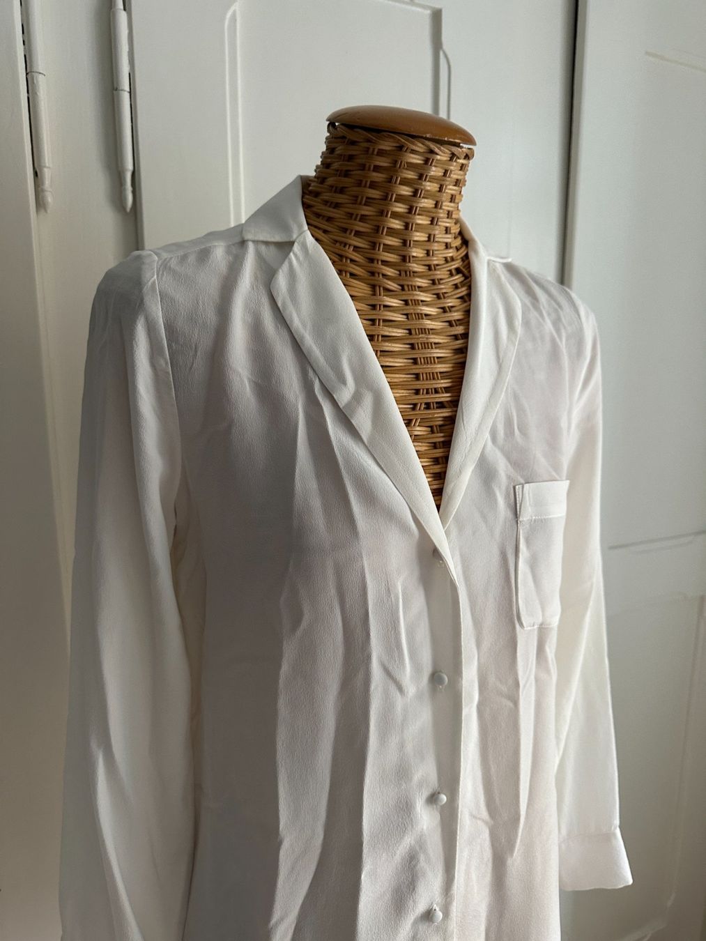 Sezane Blusen: SÉZANE - Seidenbluse offweiss XS – Gebraucht aus Zürich von Diazaio 1
