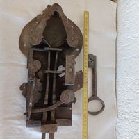 grosses antikes Schloss mit Schlüssel