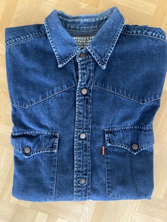 Jeanshemd Levi Strauss Grösse M dunkelblau guter Zustand