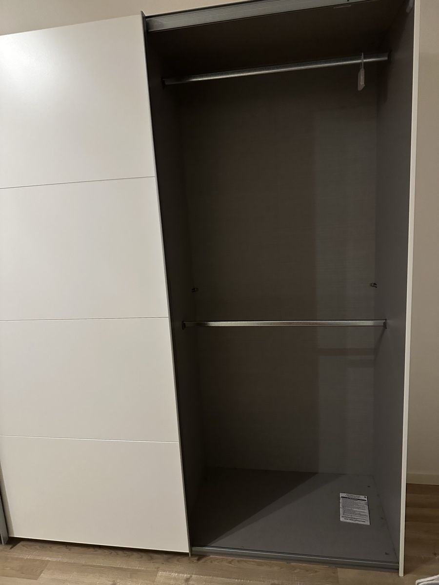 Armoires: Wardrobe  – D'occasion à Basel par tar_nq7c 2