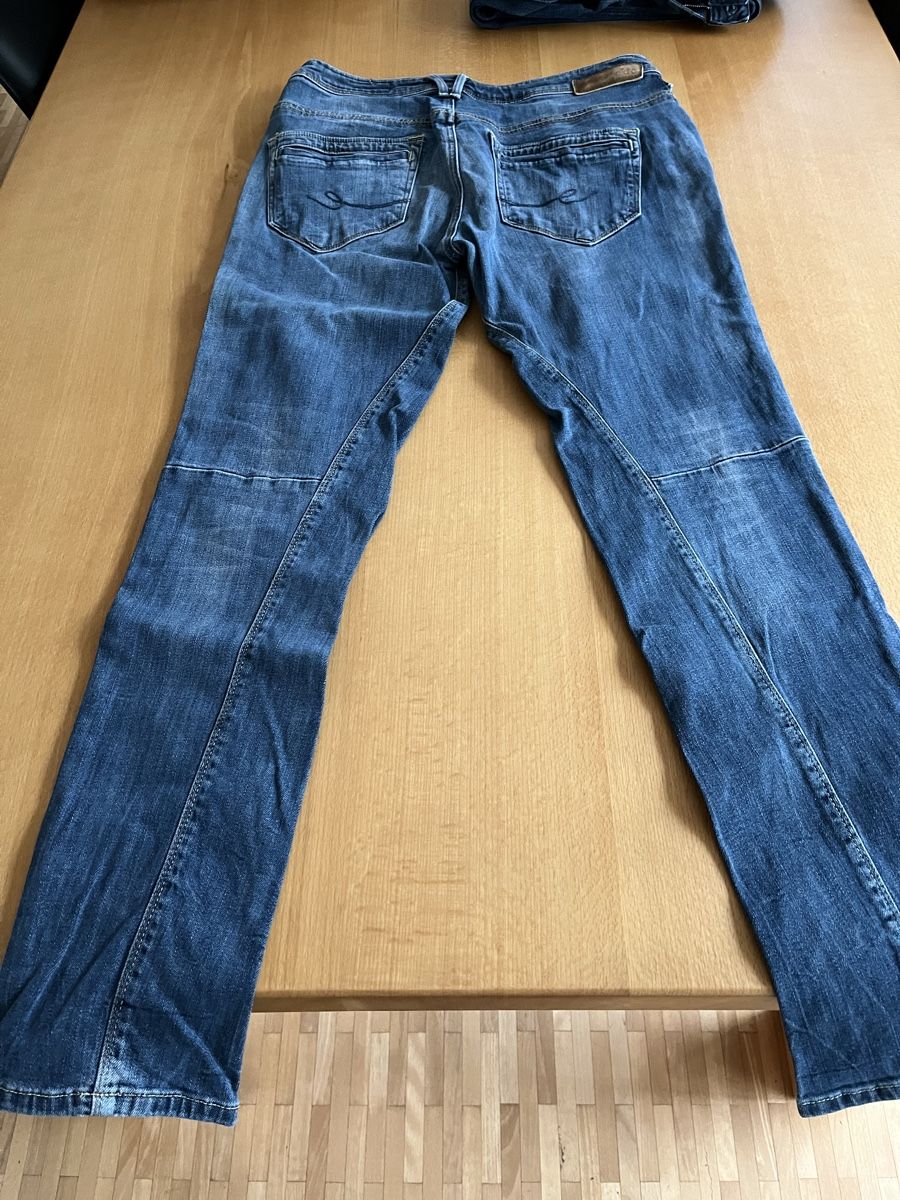 Jeans: Damen Jeans – Gebraucht aus Kirchberg SG von MB409_4x4 1