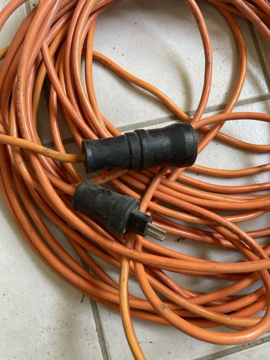 Cavi: Rallonge électrique orange 25m connecteur – Usato da Meyrin venduto da jul_km5p 2