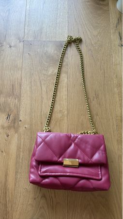 Mango burgundy quilted bag with golden chain - chic!