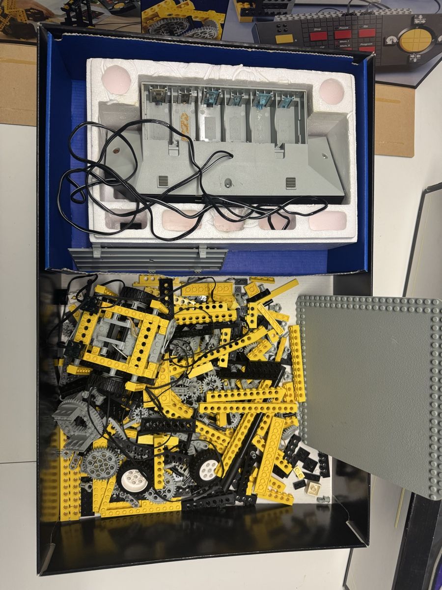 Lego Kit di costruzioni: Lego Technic Control Center 8094 – Usato da Luzern venduto da Txavi 2