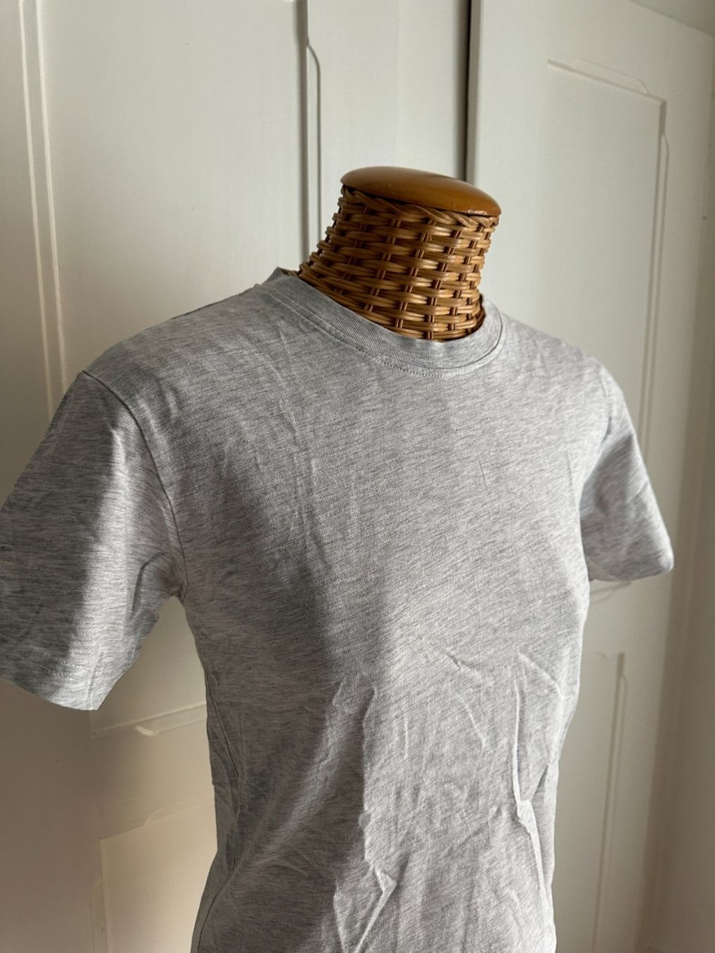Weekday T-Shirts: WEEKDAY - T-Shirt hellgrau meliert XS – Gebraucht aus Zürich von Diazaio 1