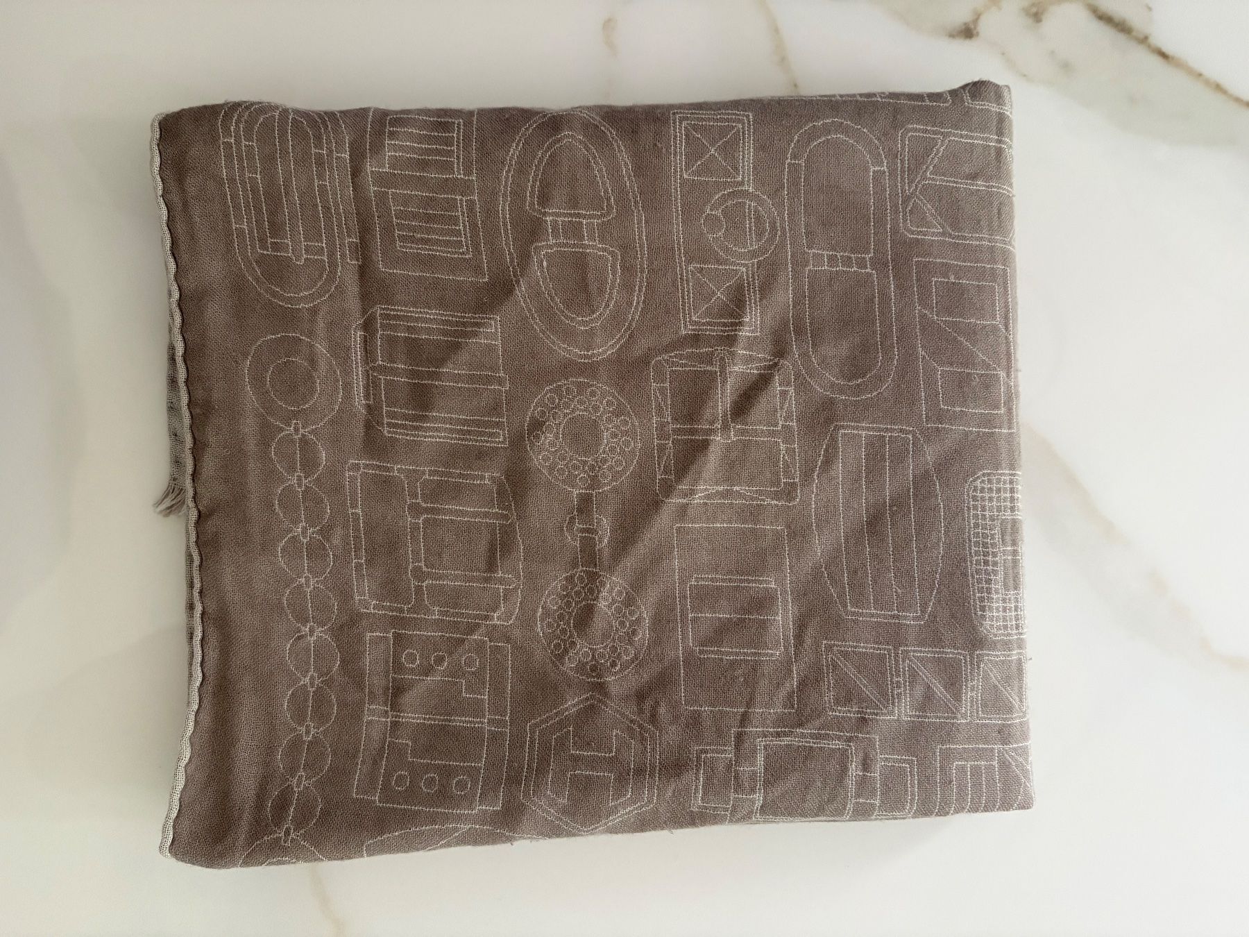 Hermès Foulard & Sciarpe: Écharpe Hermès Réversible "Pièces Détachées" – Usato da Cologny venduto da PINKCLOSET 3