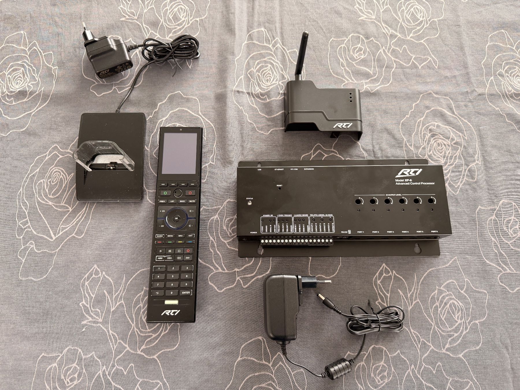 Sistema di controllo: RTI XP-6 & ZM-24 & T2x incl. Charging Doc – Usato da Zürich venduto da MyRicardo58