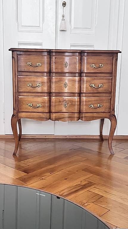 Kommoden: Petite commode bombée / Chiffonnier – Gebraucht aus Lausanne von Vibewave