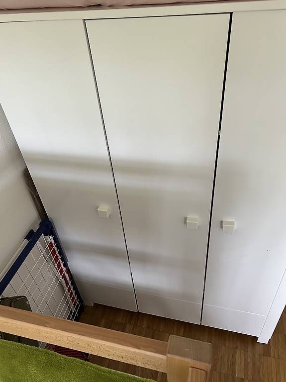 Armoires: Dreitüriger Kleiderschrank  – D'occasion à Muttenz par Kral55