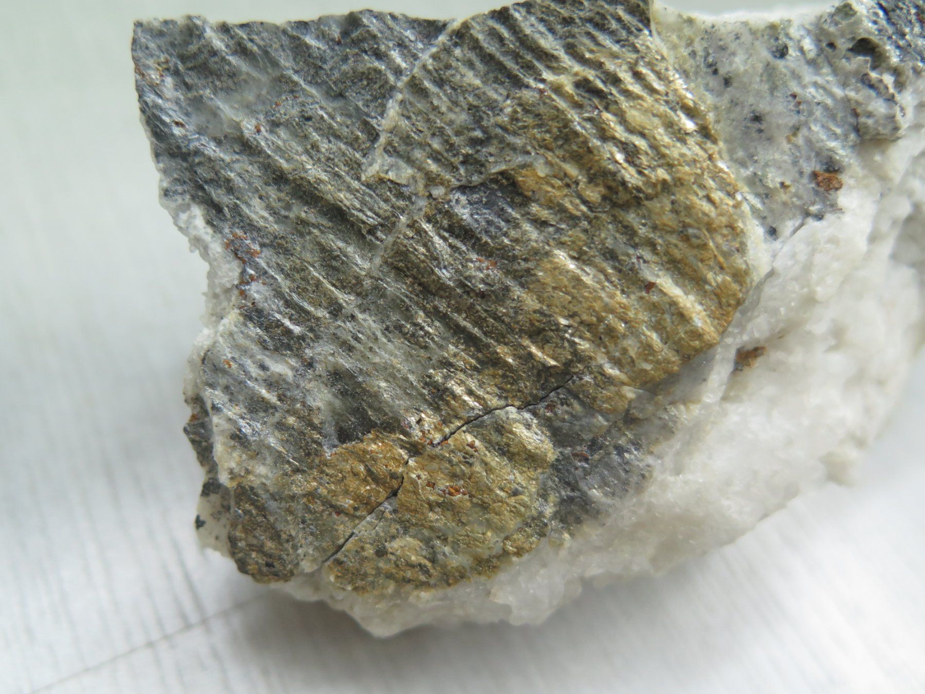 Minerali & Pietre curative: Bergkristall 535 gr. – Usato da Schaffhausen venduto da Yamakana51L8736OQ8 7