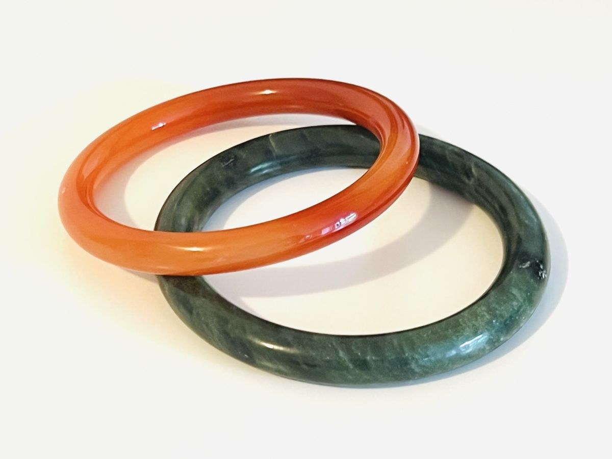 Bracelets: Carnelian &  Nephrite Jade Bangle Set – D'occasion à Rüschlikon par topswissvintage