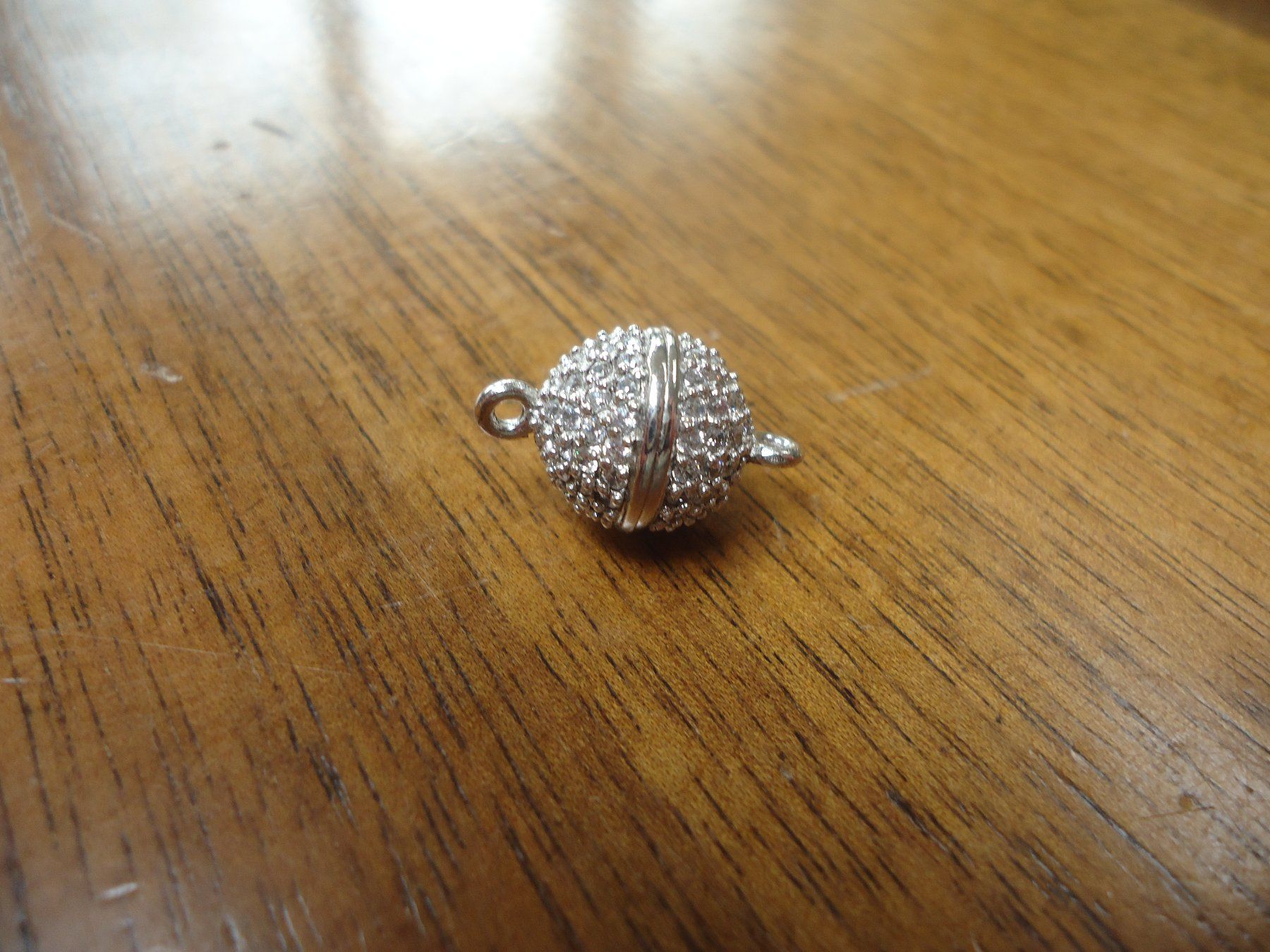 Ketten: Fermoir aimanté avec strass pour collier ou bracelet – Gebraucht aus Vessy von mafabe
