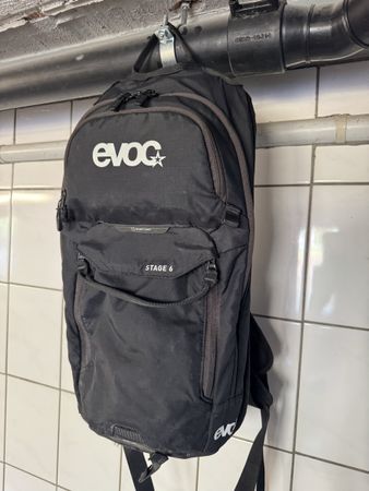 Sac a dos EVOC STAGE 6 noir bon état