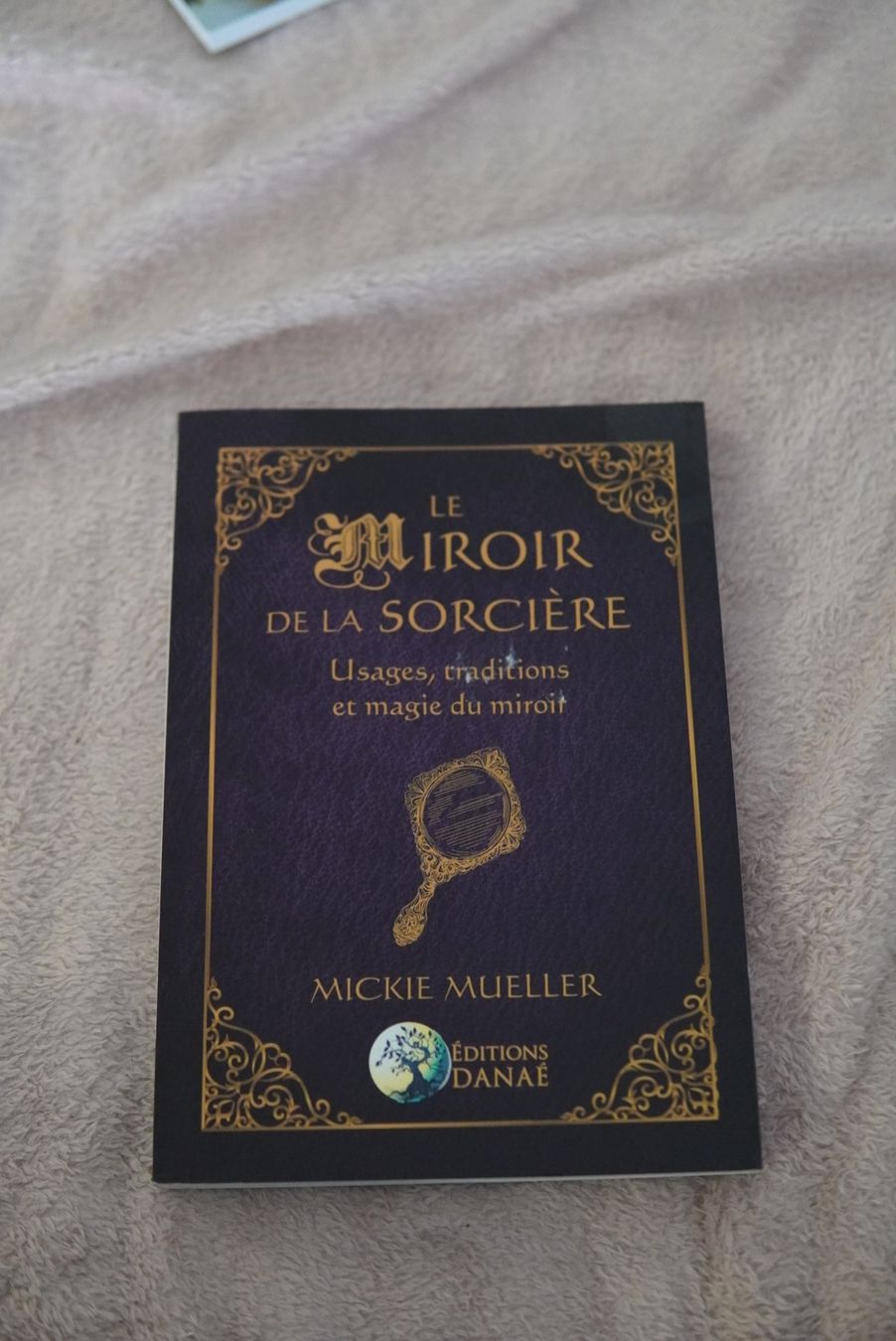 Livres: Le miroir de la sorcière – Mickie Mueller – Neuf (Voir description) à Onex par Magou_31
