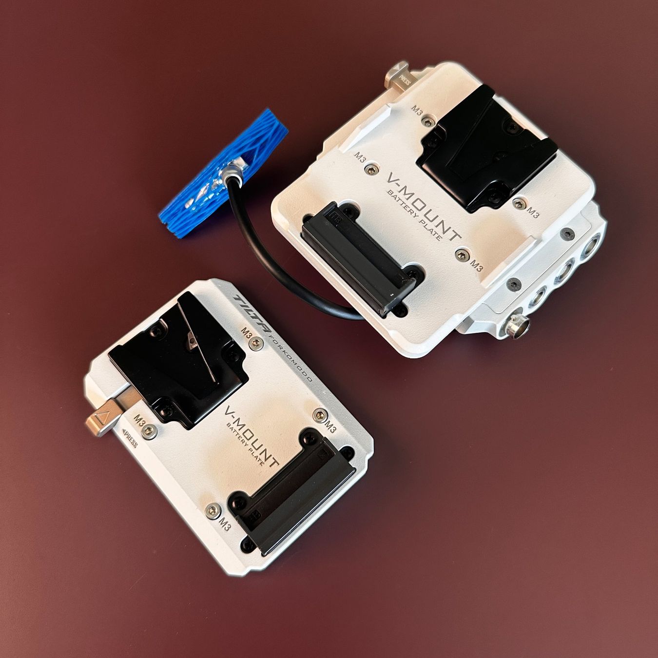 Videocamere: Tilta V-Mount Battery Plate Set für RED Komodo – Usato da Zürich venduto da Tanja.S...