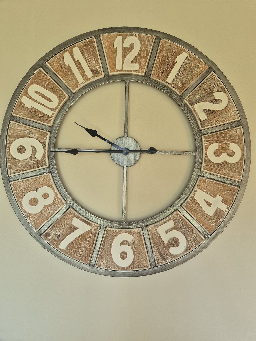 Uhren: Wand - Uhr – Gebraucht aus Naters von egg_mq56