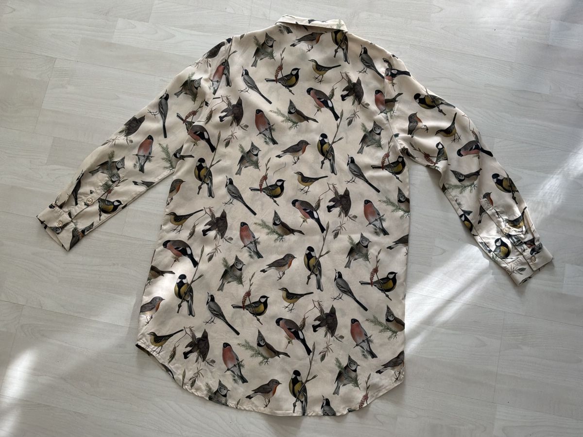 Camicette: Hemdbluse von DEDICATED, gelb-beige mit Vogelprint – Usato da Bremgarten AG venduto da Belana0 1