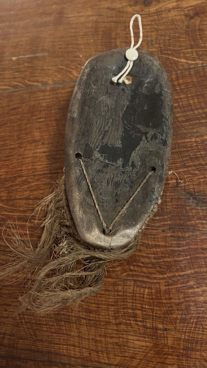 Arte internazionale: Afrika alte Holzmaske – Usato da Riedholz venduto da Frettchen63 1