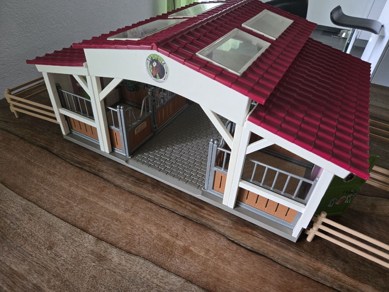 Schleich Spielzeuge: Schleich Set Pferd mit Stall – Gebraucht aus Rüschegg Gambach von zbi_7jfh 8