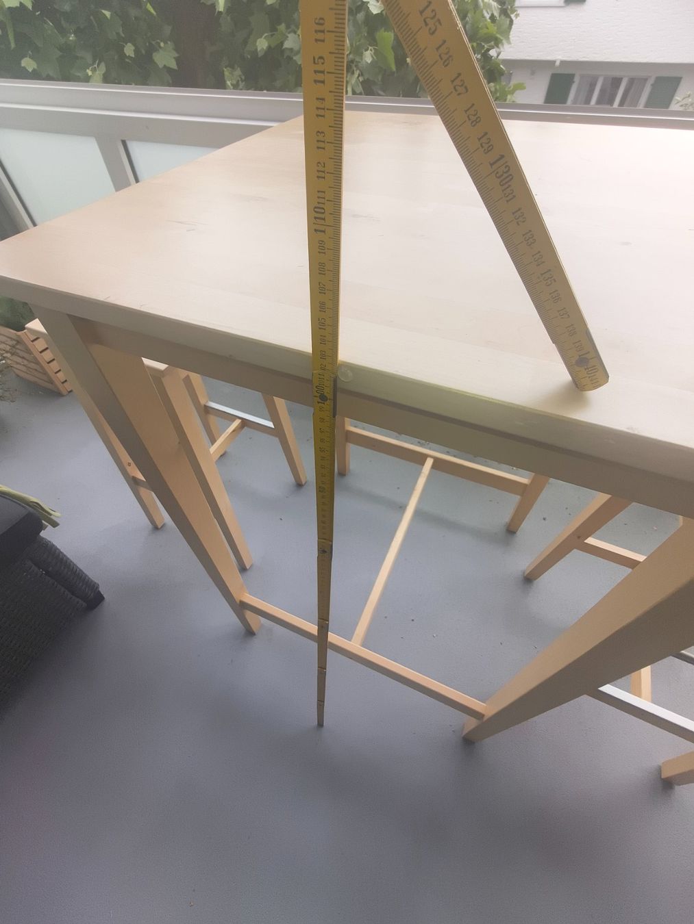 Ikea Set di tavolo e panche: Hochtisch mit 2 Hockern auf Holz – Usato da Langenthal venduto da Marc4614 2