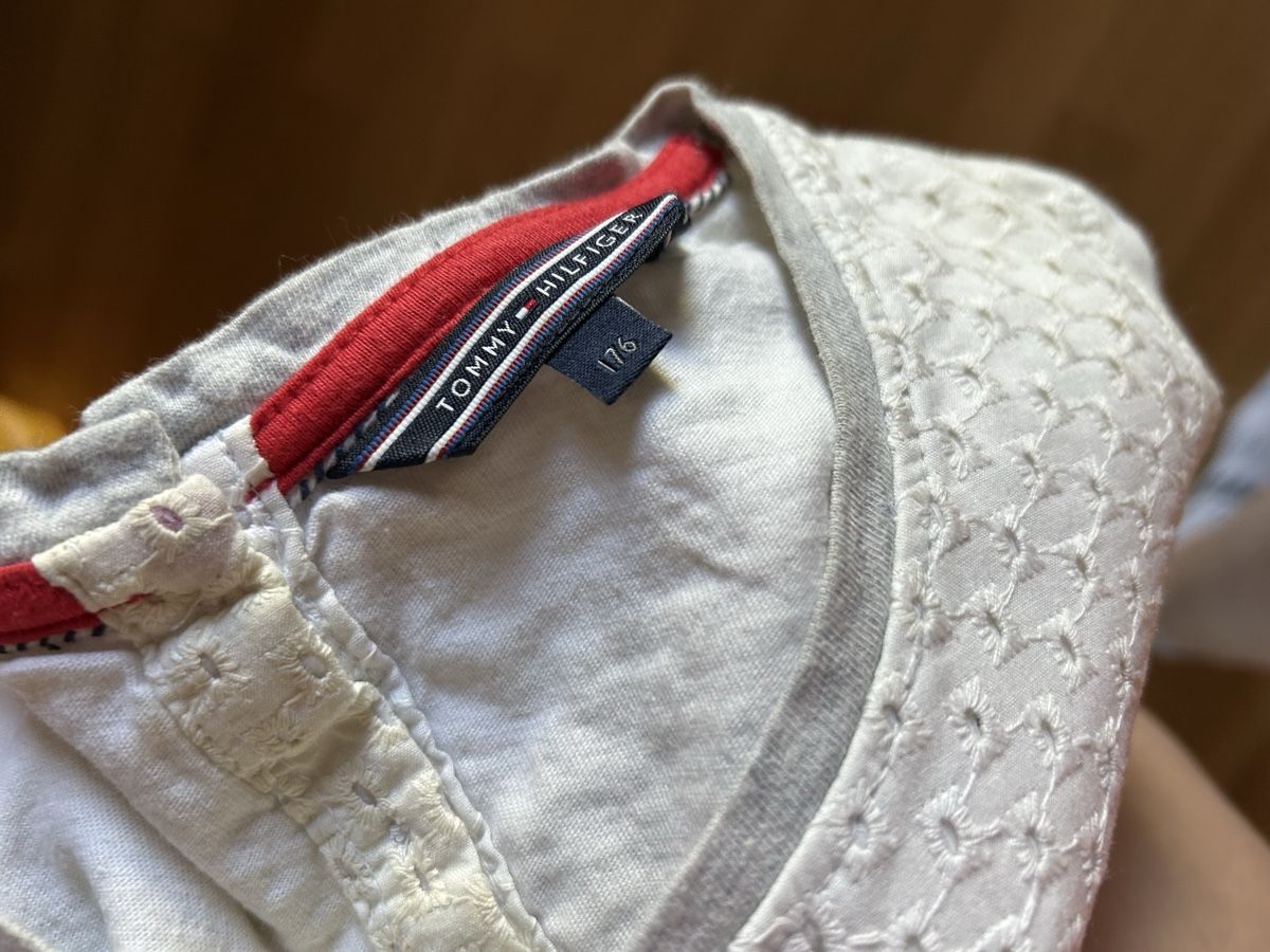 Tommy Hilfiger Blusen, T-Shirts & Tops: T-shirt Tommy Hilfiger 176 – Gebraucht aus Daillens von guisepa 4