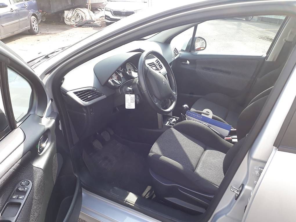 Peugeot Automobili: Peugeot 207 SW – Usato da Schmerikon venduto da 1qw2 3