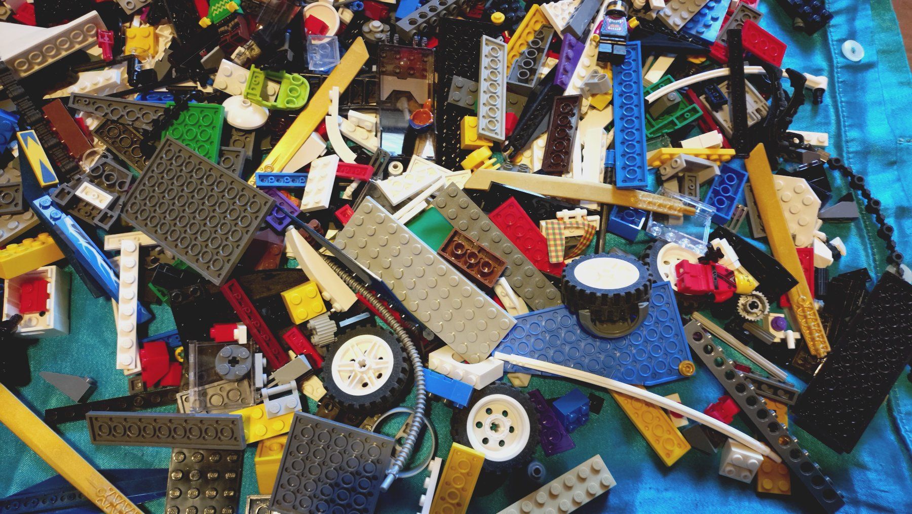Lego Kit di costruzioni: Lego Classic-Basic-Figuren Kiloware gemischt 1,4kg – Usato da Schwarzenbach(Huttwil) venduto da Padielito 4