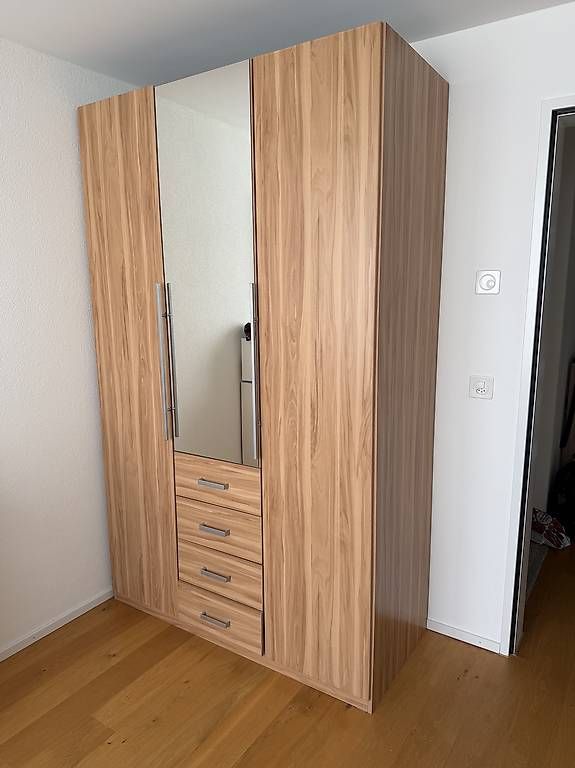 Armoires: Schrank – D'occasion à Niederwangen BE par ghouscht
