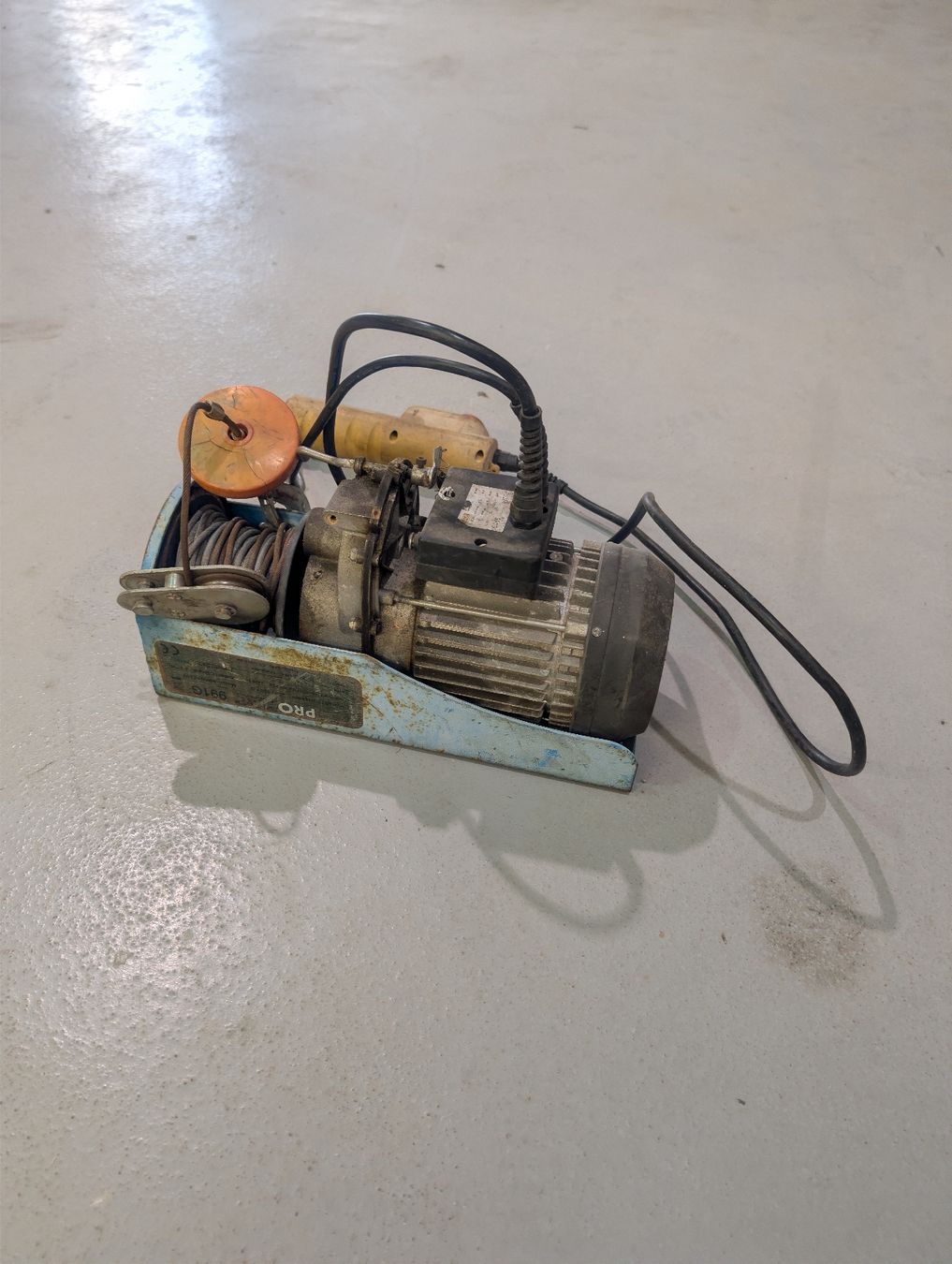 Promac Tutti gli attrezzi: Seilzug Elektrowinde, 250/500 KG – Usato da Neuheim venduto da swizzlyNC