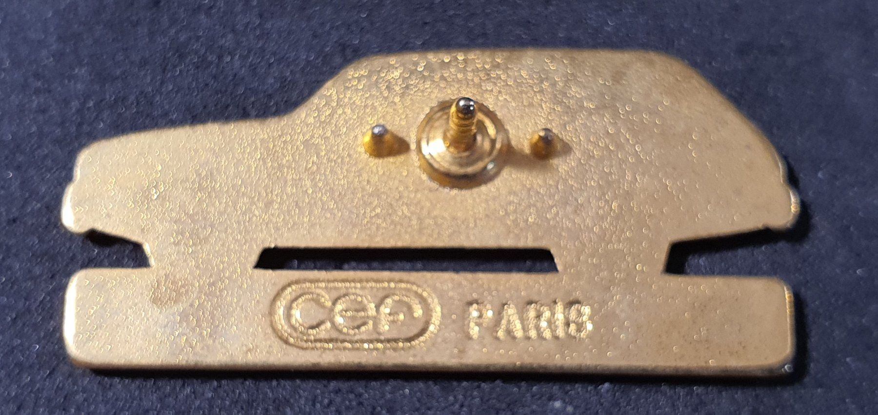Plaketten & Abzeichen: U513 - Pin Renault R 12  1973 – Gebraucht aus Reinach BL von Boston-Verkauf 2