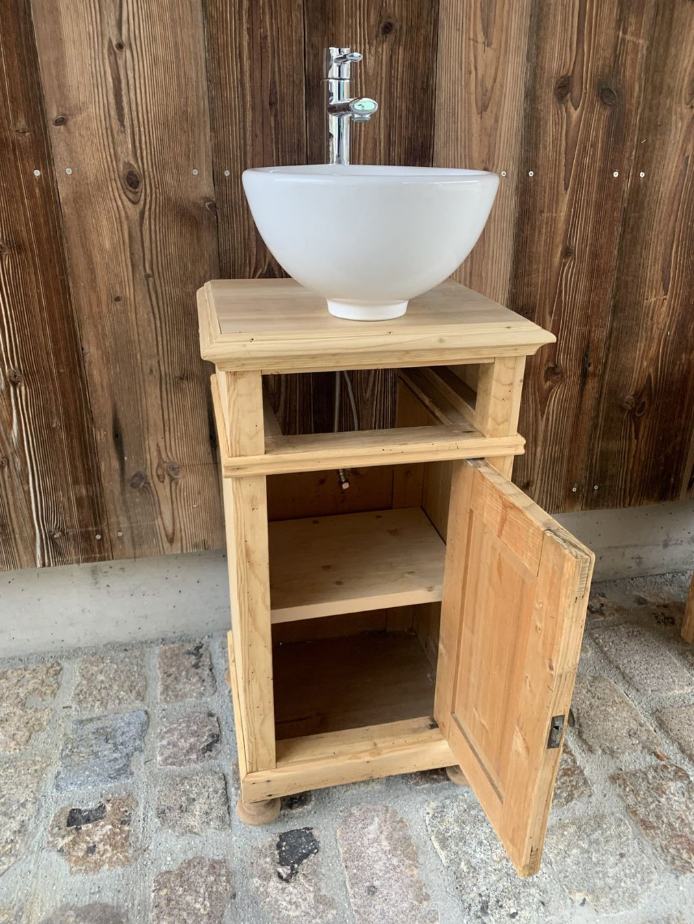 Comodini: Nachttischli mit Lavabo inkl. Wasserhahn – Usato da Saland venduto da B.W8493 2