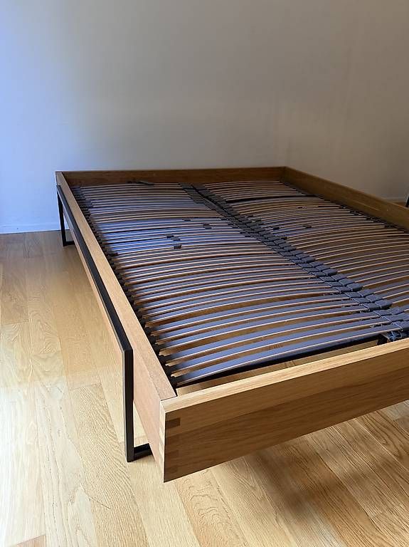 Interio Letti: Holzbett mit Lattenrost 160x200 – Usato da Uster venduto da Anniestina