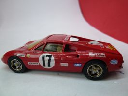 Ferrari 365P - rot 17 -top Modell von Record - stabil/schwer