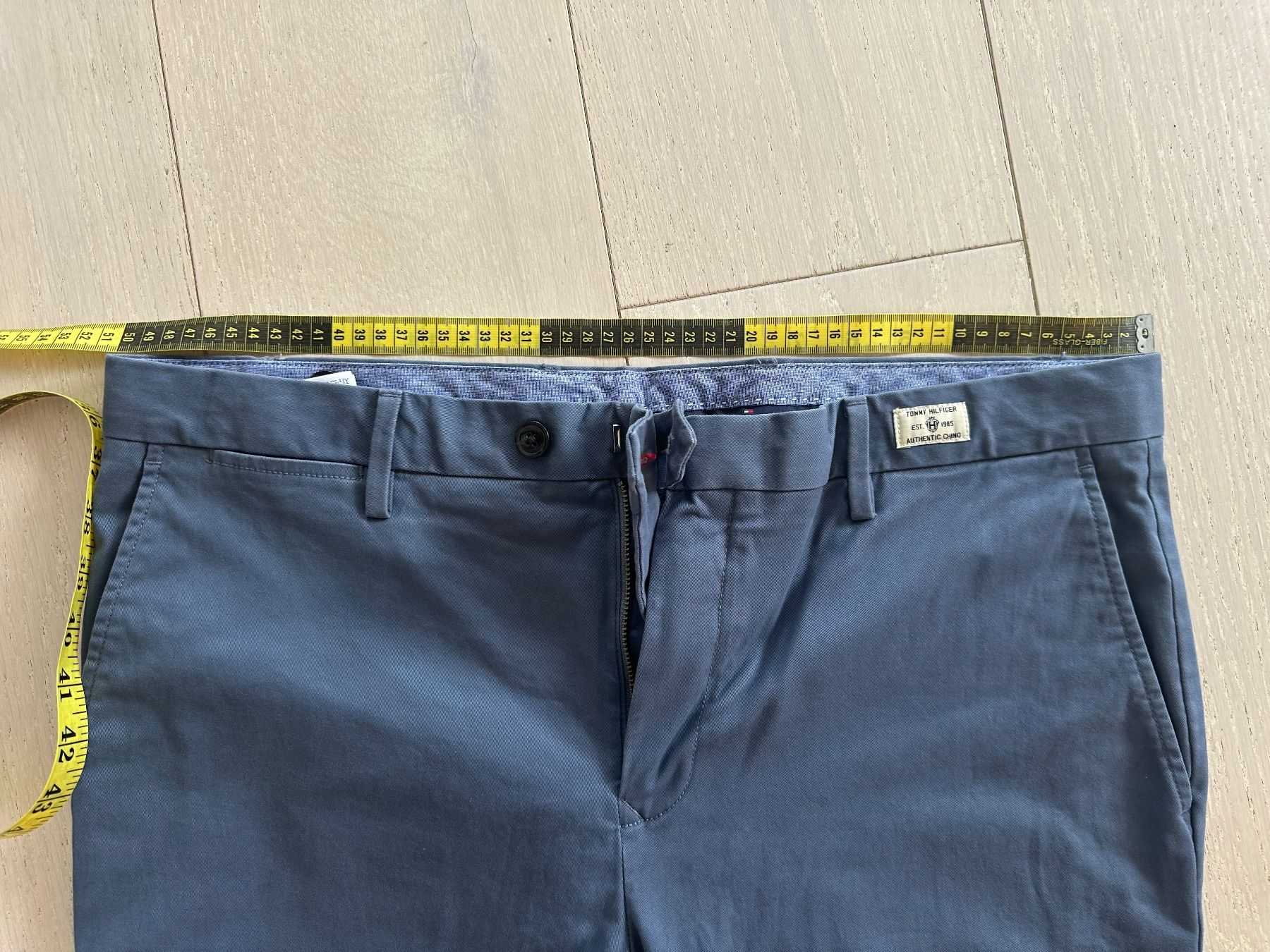 Tommy Hilfiger Pantaloni: Tommy Hilfiger chinos – Nuovo (secondo la descrizione) da Wollerau venduto da bod_25yw 1