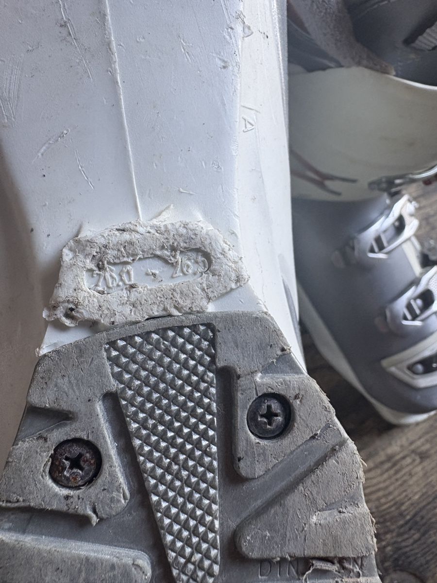 Sci: Skis chaussures et bâtons – Usato da Neyruz-sur-Moudon venduto da Flachouille 4