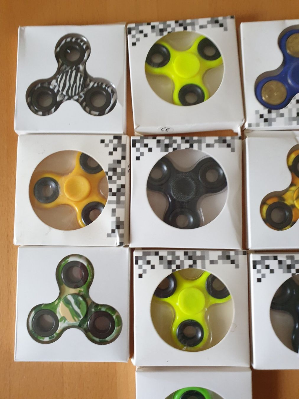 Spiele: Set 10 Stück Fidget Spinner neu – Neu (gemäss Beschreibung) aus Gelterkinden von Macrameed 3