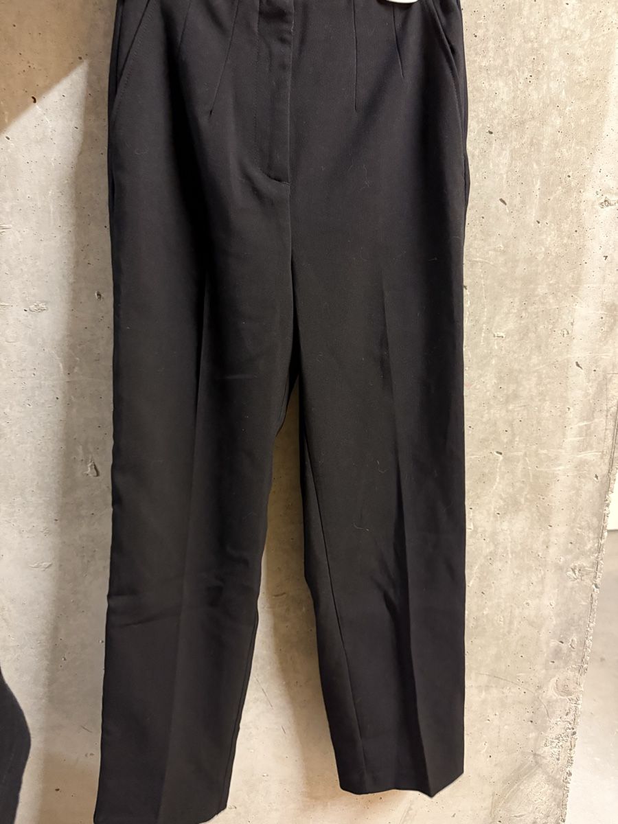 H&M Pantaloni: Pantalon chic  – Usato da Monthey venduto da sen_6ckr
