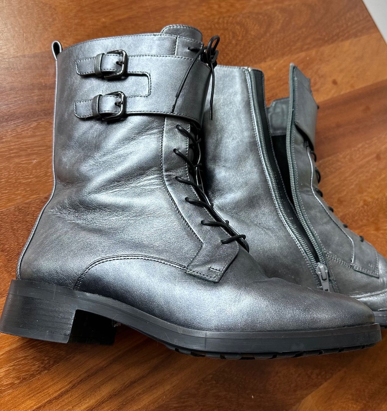 Högl Damenschuhe: Högl silberne Stiefeletten Gr. 40/41 – Gebraucht aus Muri AG von engelsherzli