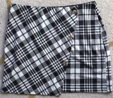 MINIJUPE schwarzweiss KARIERT STRECH GR; 42 SEHR SCHÖN 45/44