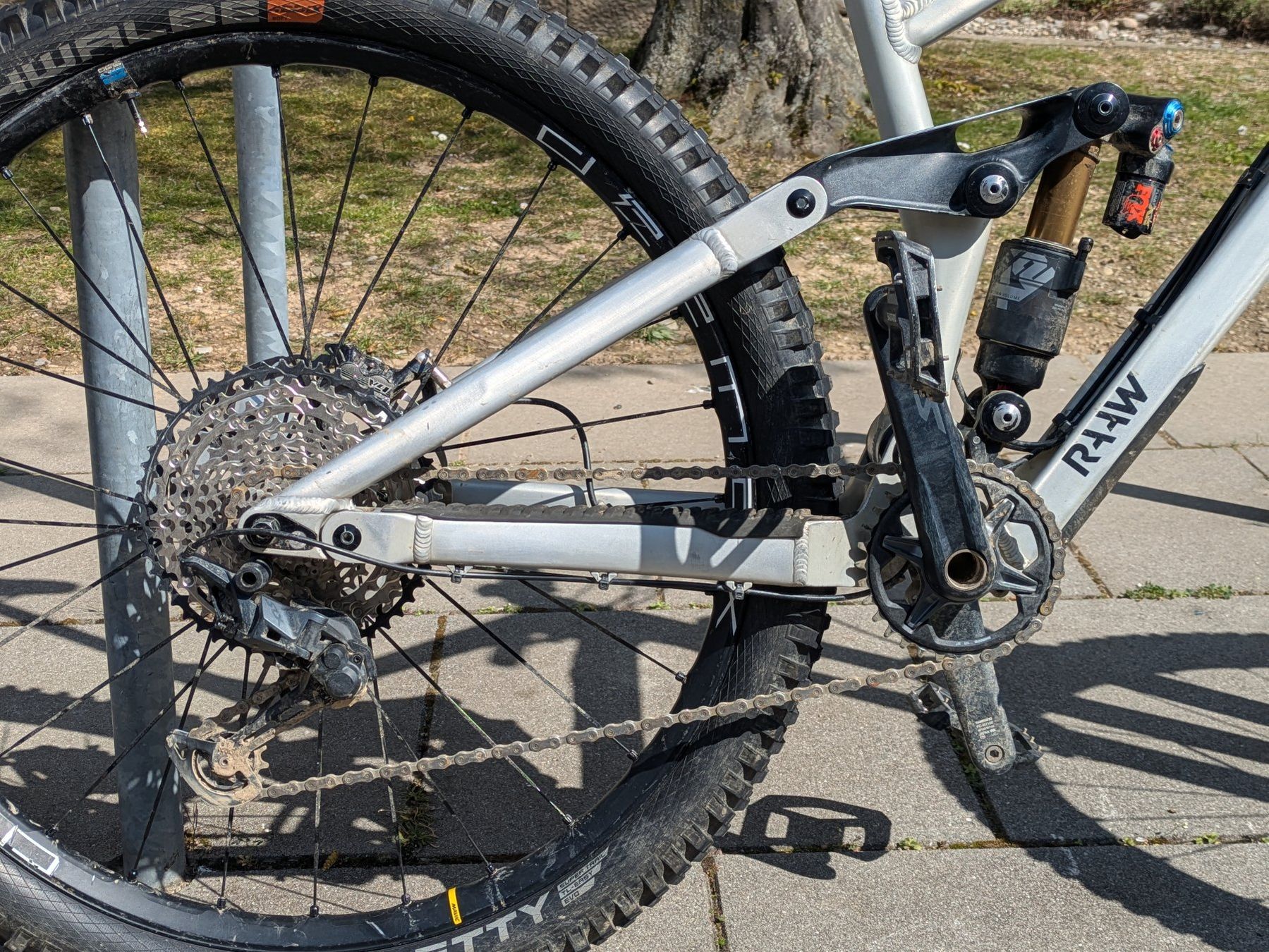 Velos: RAAW Madonna V2.2, Size L, Fox Factory, SLX, Hope Tec, Mavic – Gebraucht aus Bern von qua_yl6f 3