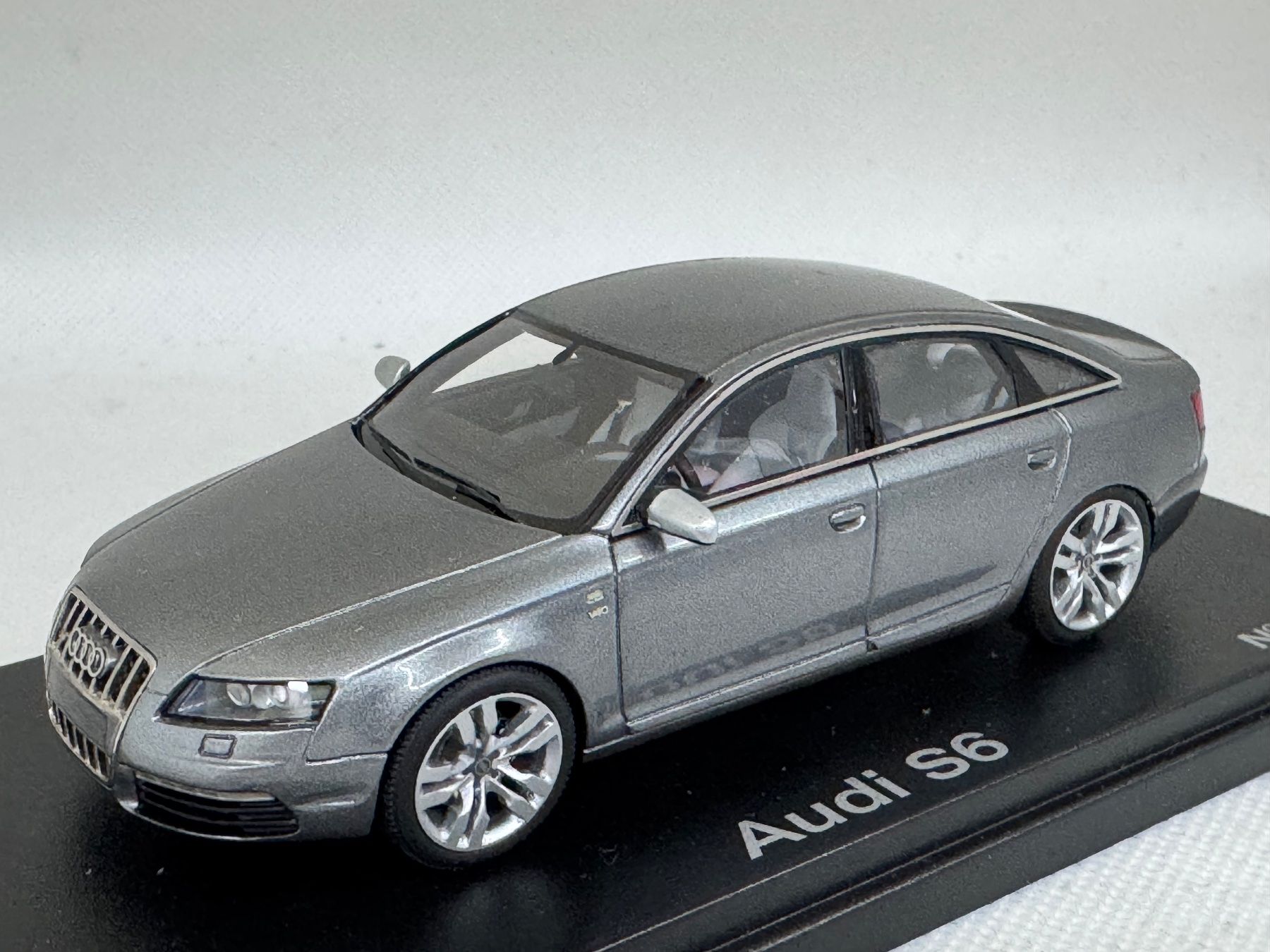 Audi Modellini d'auto: Audi S6 grau metallic Looksmart 1:43 – Nuovo (secondo la descrizione) da Luzern venduto da aa43modelcars-Luzern