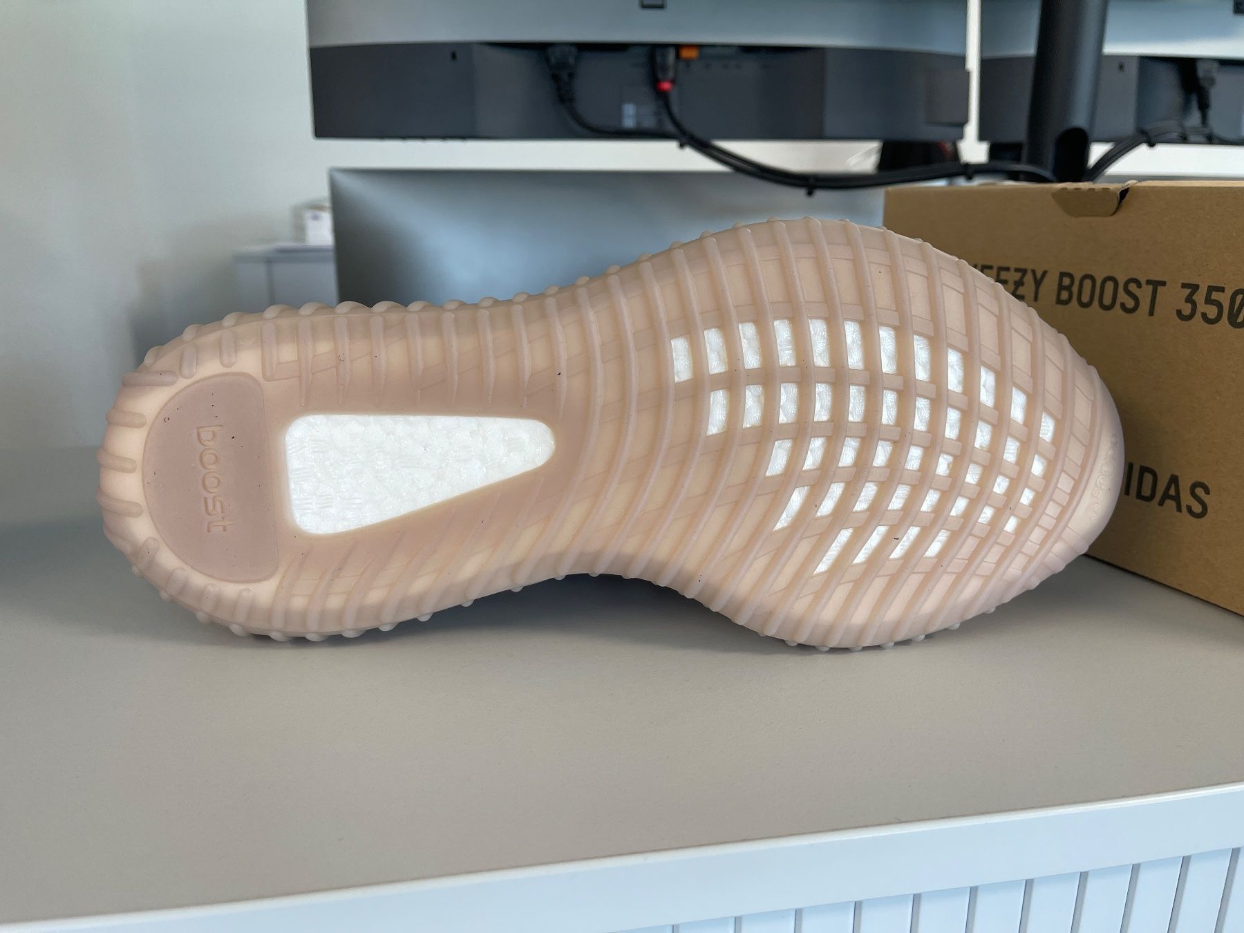Adidas Scarpe da uomo: Yezzy Boost 350 V2 / Gr. 47 1/3 – Nuovo (secondo la descrizione) da Bachenbülach venduto da SimVal01 4