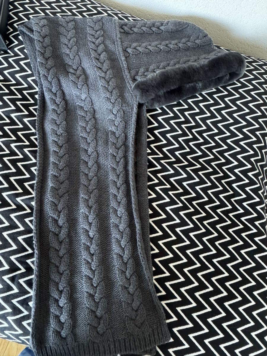 Max Mara Foulard & Sciarpe: Hoodie and schal in one from Max mara – Usato da Münchenstein venduto da ArleneLM 1