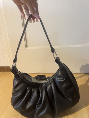Handtasche schwarz Falten neuwertig