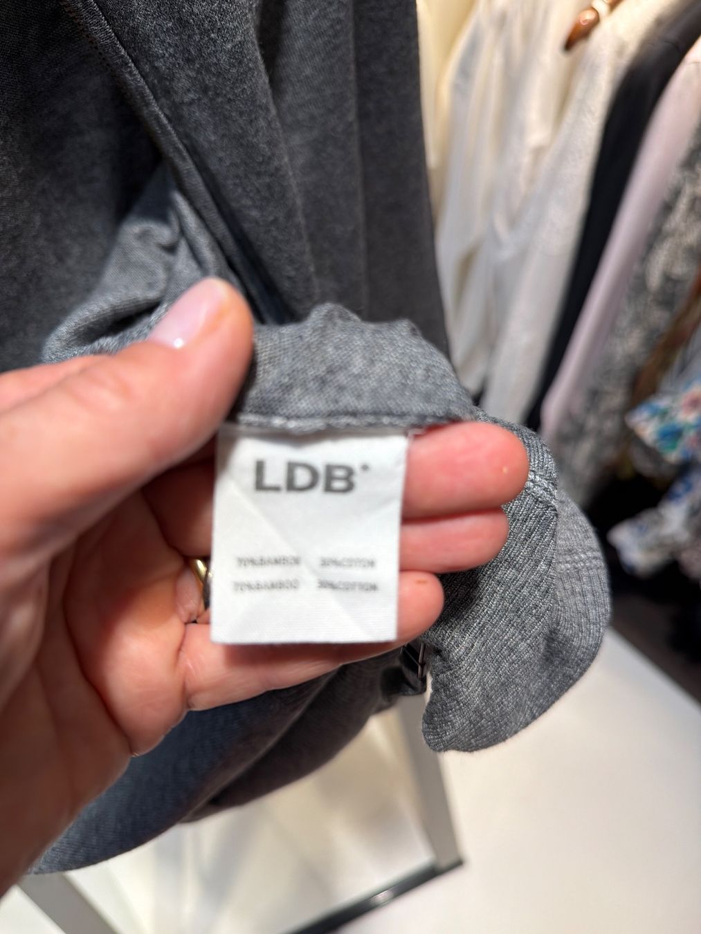 Anzüge & Kostüme: Damen Kapuzenpullover grau mit Hose – Gebraucht aus Tägerwilen von TinaLupu 2