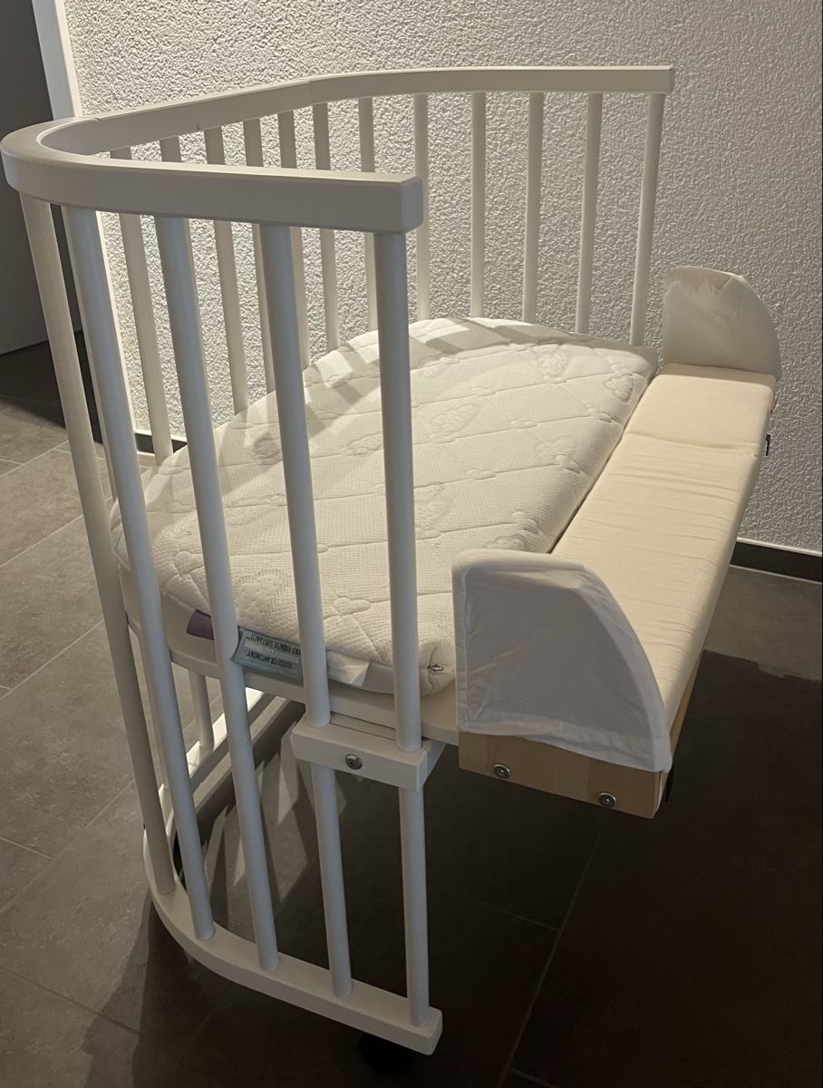 Betten: Babybay-Beistellbett – Gebraucht aus Krattigen von Desi.Burki