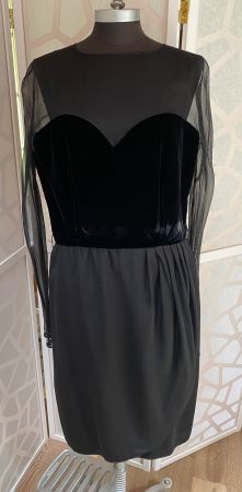 Vintage gorgeous VALENTINO black cocktail dress. Size 14