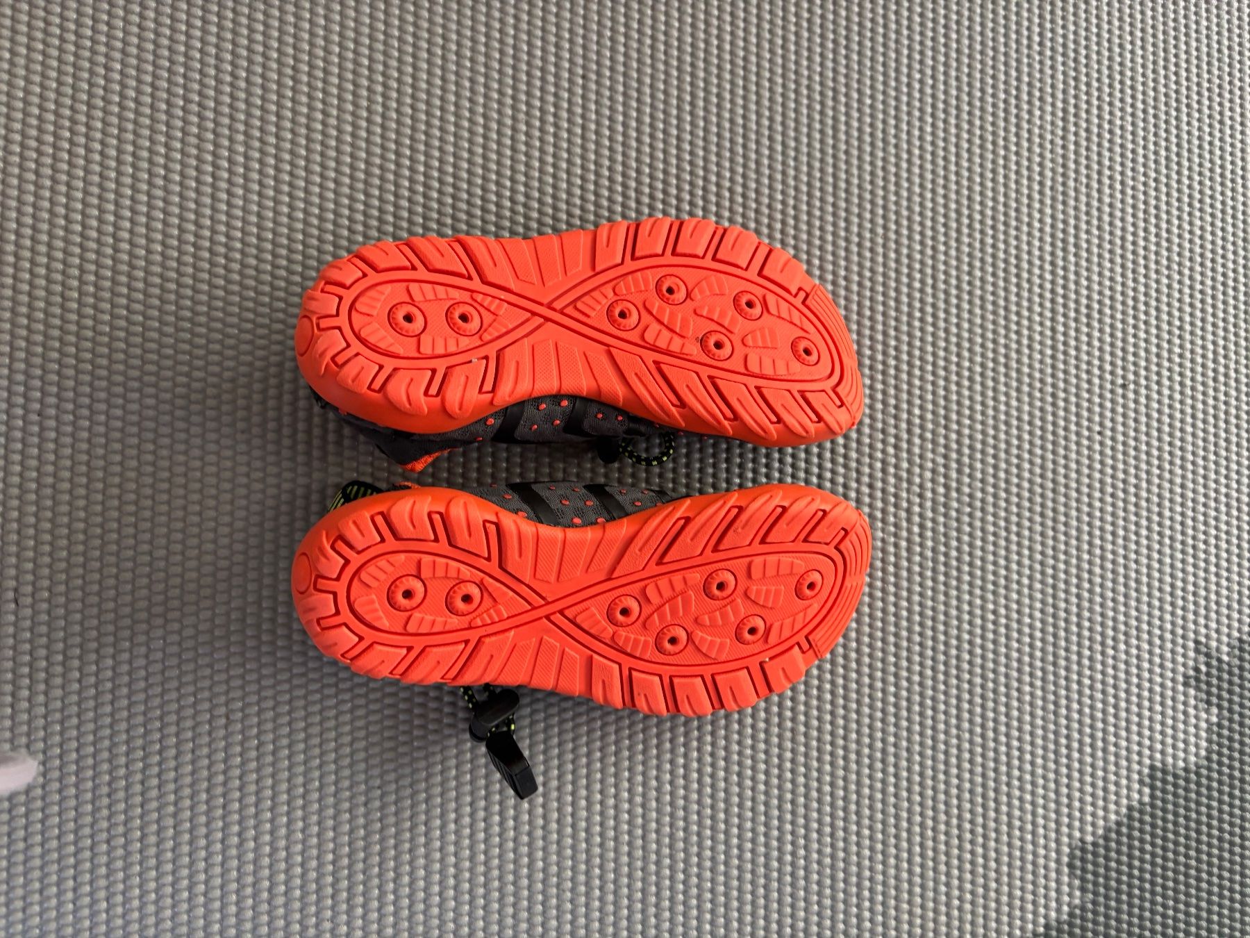 Scarpe da uomo: Wasserschuhe Kinder 27 – Usato da Zollikon venduto da d_grabher 2