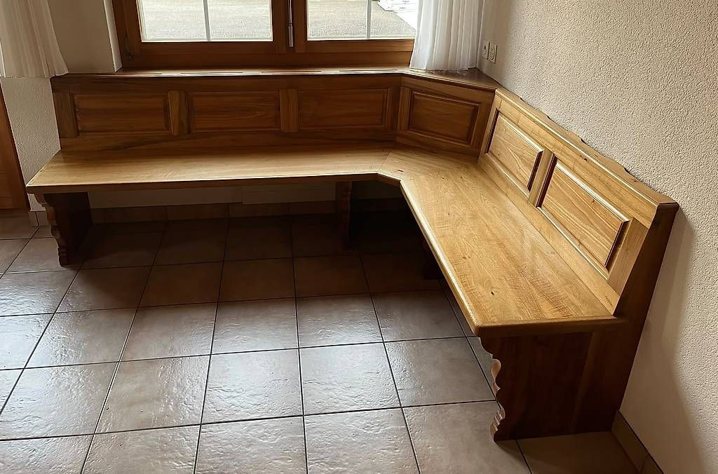 Tische: Tisch & Eckbank aus Nussbaum – Gebraucht aus Appenzell von Giggs90 3