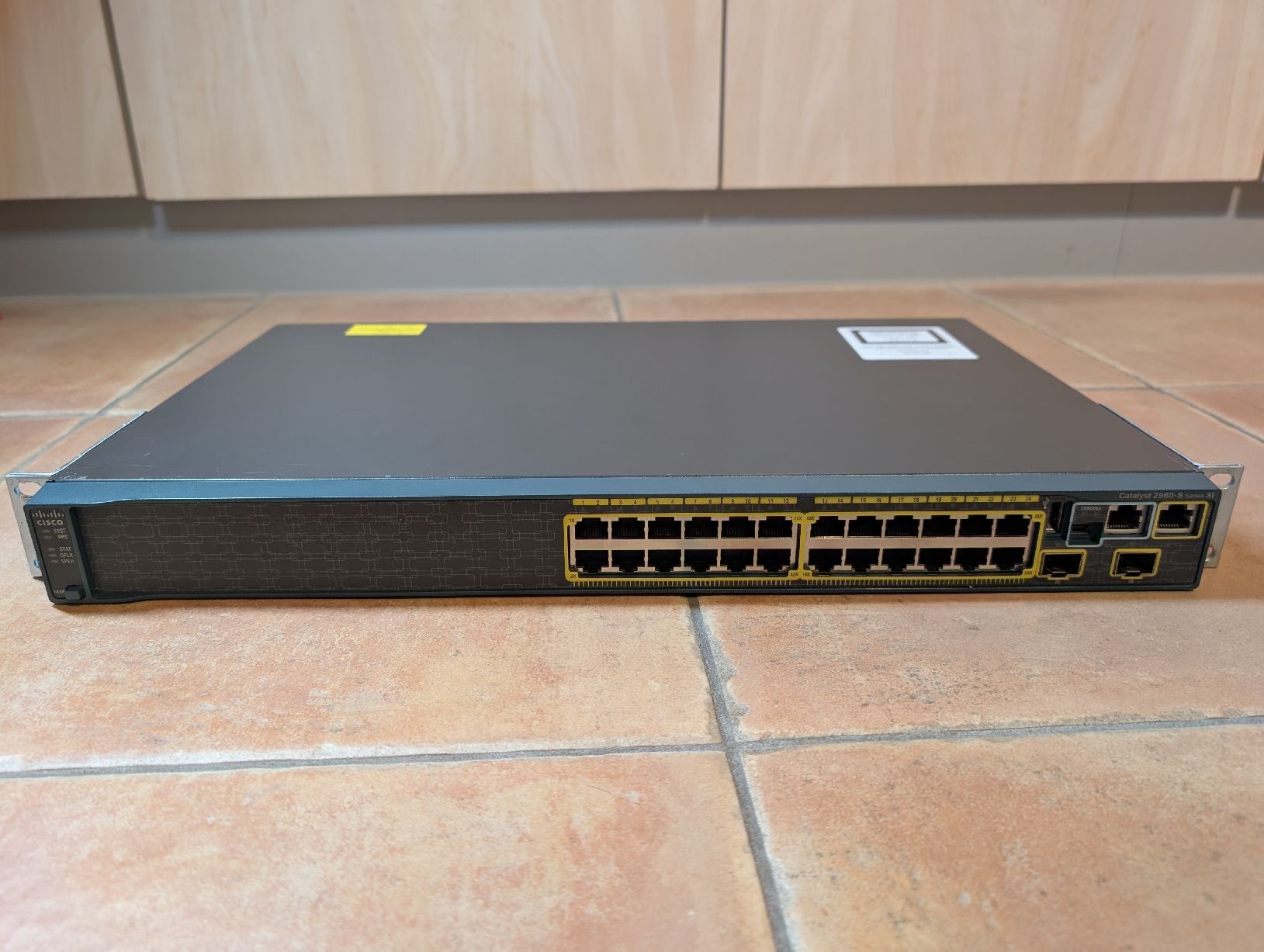 Cisco Hubs & Switches: Cisco Catalyst 2960-S SI 24 Port Switch – Gebraucht aus Pfaffnau von reapcx
